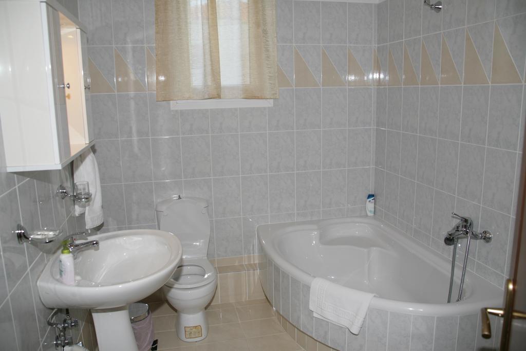 Elanthi Hostel Kastoria Eksteriør billede